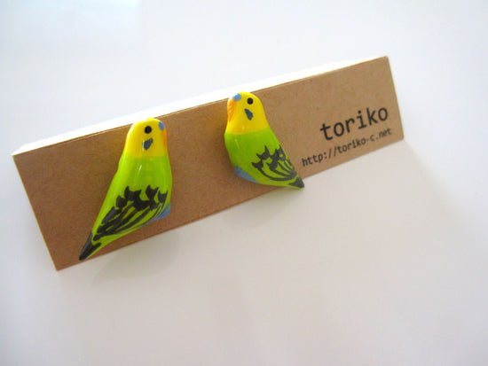 Budgie (Green) Pierced earrings and Clip-on earrings made of Resin