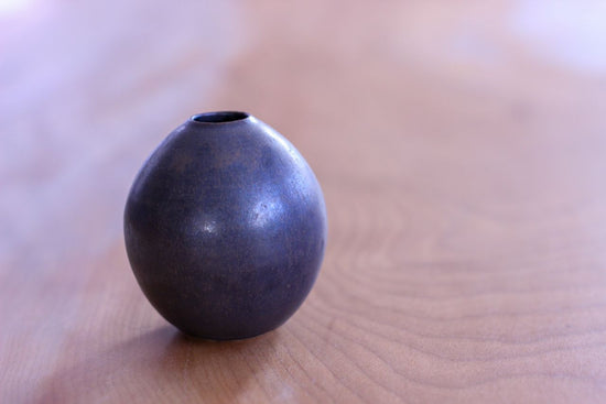 Egg-shaped vase