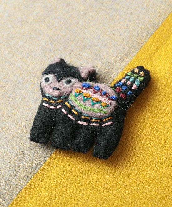 Felt Brooch Cat A24WNX010BK