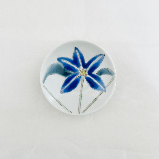[Blue bean dish with design of a hermit crab