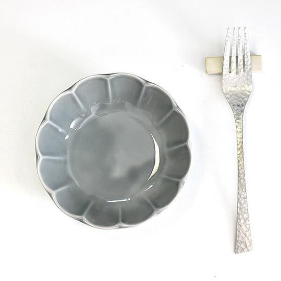 Fiore gray flower-shaped 13cm small bowl, grayish Western tableware, round bowl, made in Japan, Minoyaki, stylish.