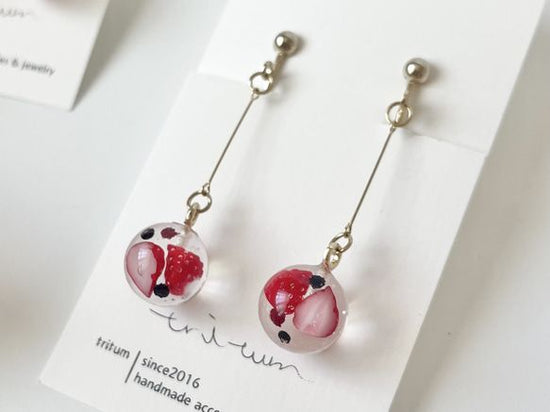 Clip-on earrings for triple-berry Kowloon ball