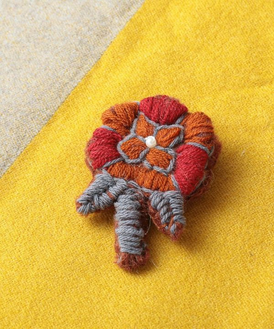 Felt brooch Flower-C A24WNX013