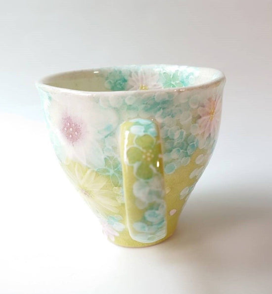고보 유즈리하 머그컵, 은은한 녹색 색상에 섬세한 꽃무늬가 매우 아름답습니다. 53385
