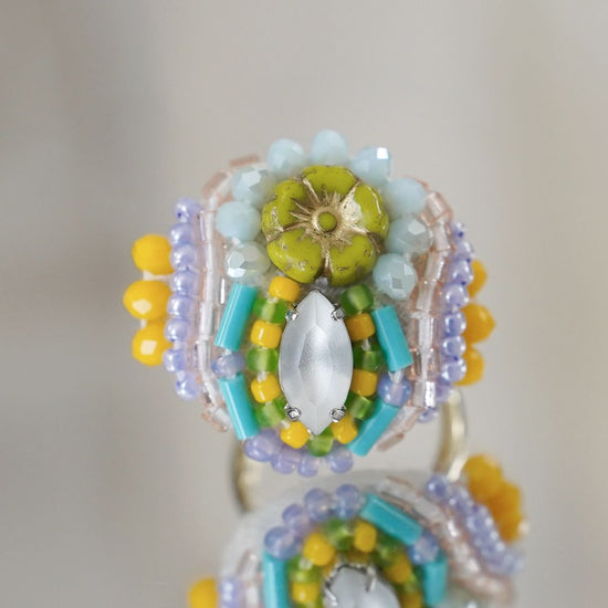 Chatty ring 47 free size beaded embroidery ring flower bijoux green blue colorful multicolor