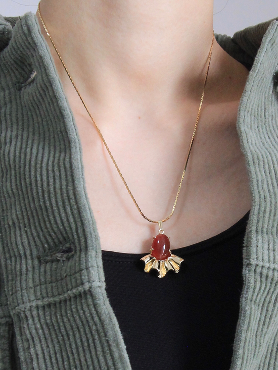 Allure pendant | carnelian red