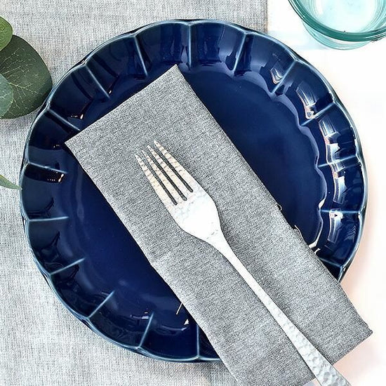 Fiore navy flower-shaped 21.5cm dish, blue, Western tableware, round plate, made in Japan, Minoyaki, stylish.