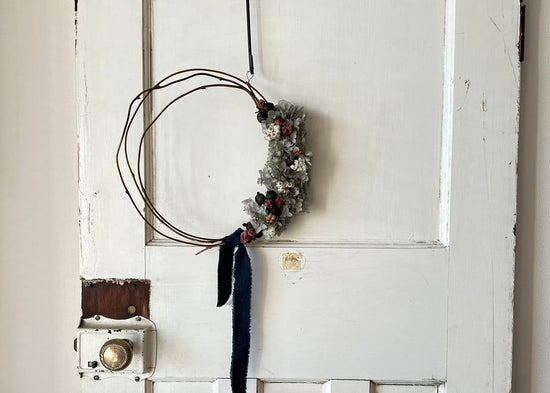 Hydrangea and black pepper wreath