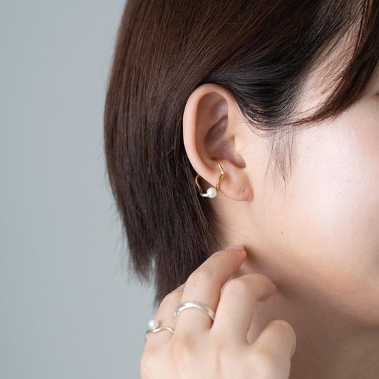 *frill ear cuff* -brass+pearl- (2-way ear cuff and ring)