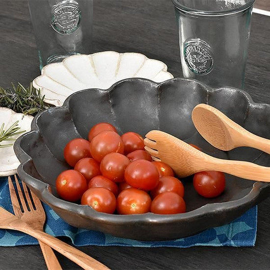 Rinka Black 24 Bowl, black Japanese tableware, bowl, made in Japan, Minoyaki, stylish, modern.