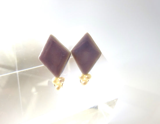 Hishigata Freshwater Pearl Pierced Earrings / Clip-on Earrings Lavender