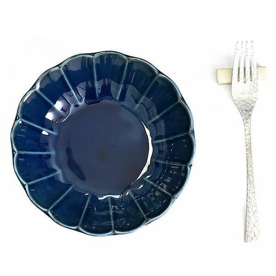 Fiore navy flower-shaped 17cm shallow bowl, blue type, Western tableware, round bowl, made in Japan, Minoyaki, stylish.