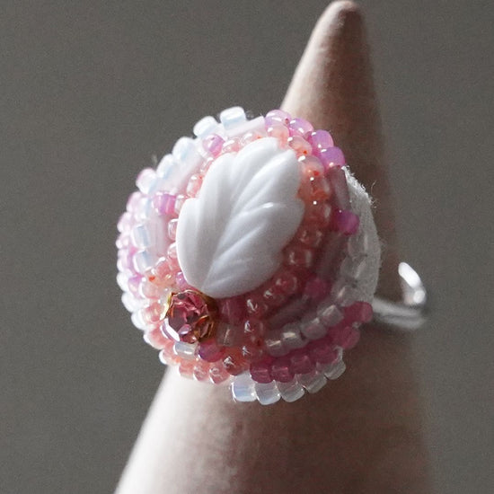 Chatty ring 21 free size bead embroidery ring leaf bijoux blue pink colorful multicolor