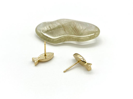 Finley pierced earrings | fish | gold