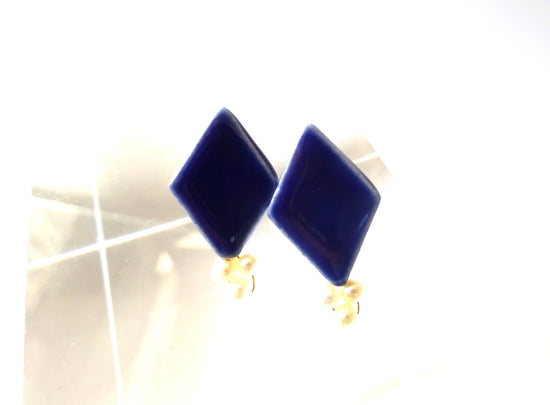 Hishigata Freshwater Pearl Pierced Earrings / Clip-on earrings Blue