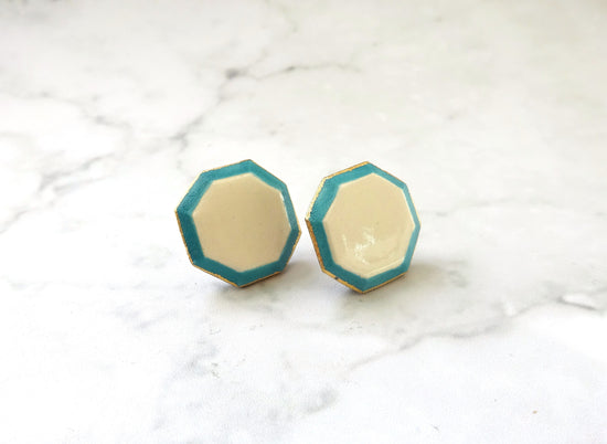 jewel cut classical pierced earrings/Clip-on earrings (white)