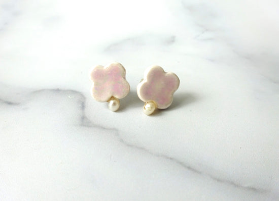 CLOVER and freshwater pearl pierced earrings/Clip-on earrings (Orchid)