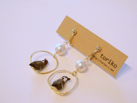Ring-Riding Sparrow Pierced earrings with Pearl Clip-on earrings