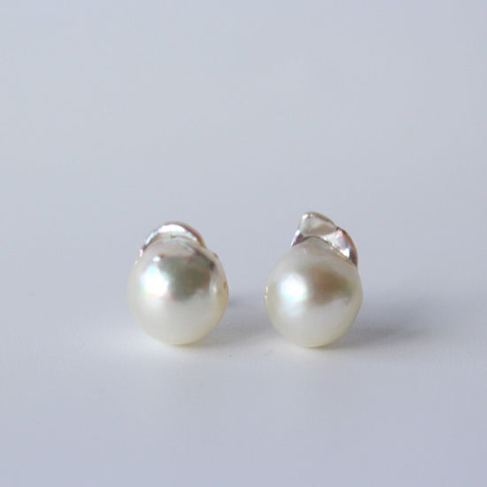 K10yg Akoya pearl 9mm up, one piece Pierced earrings