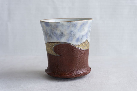 Cup with stream design (black and red)
