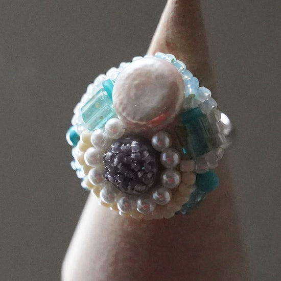 Chatty ring 6 free size beads embroidery ring freshwater pearl white blue