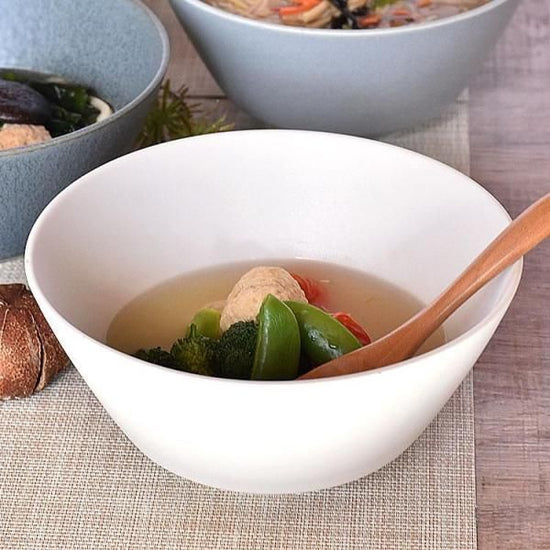 Cuisine Stone mat bowl, white type, Western tableware, round bowl, made in Japan, Minoyaki, stylish, modern.