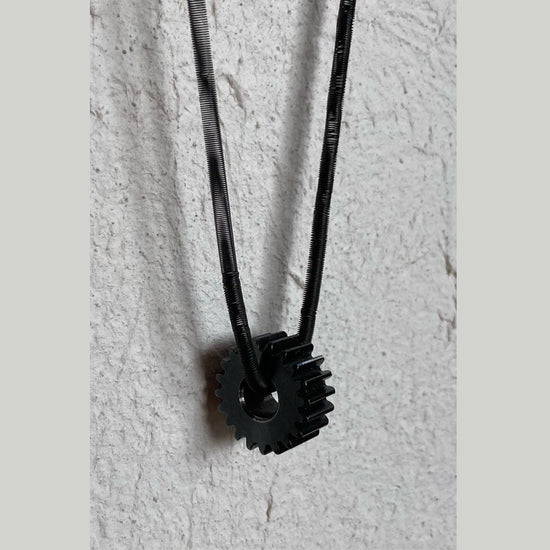 ARCHI ACCESSORY Gear Necklace (Black)