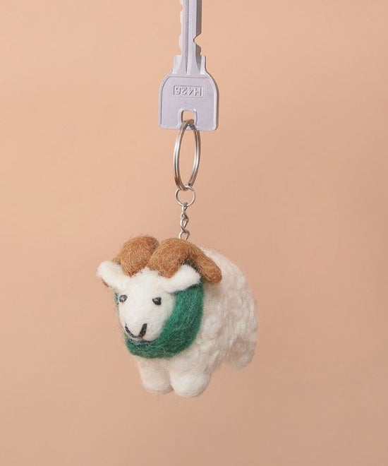 Felt bag charm (key ring) sheep A24WNX001WH