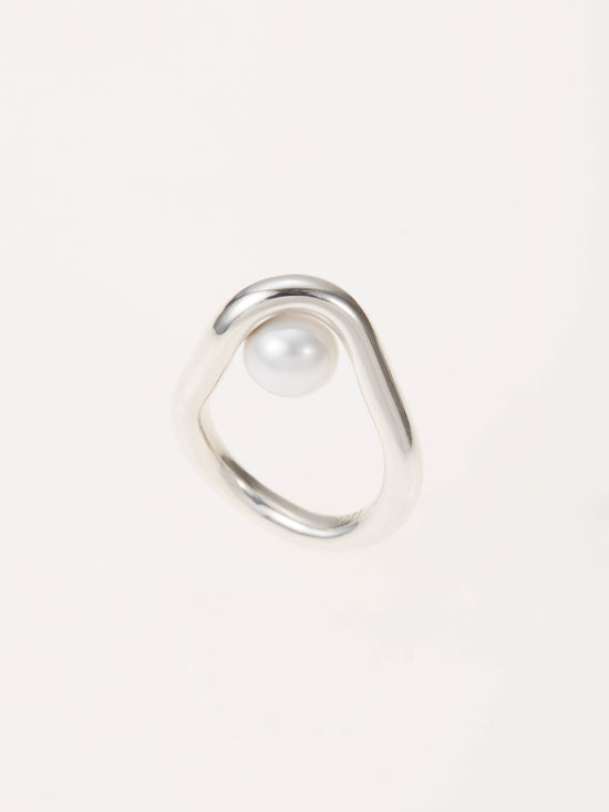 CONTOURS PEARL RING