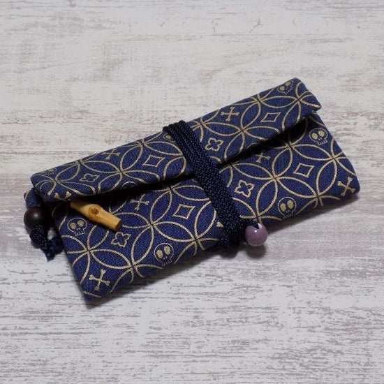 Kyoto Michu wallet, rolled bag made of denim, gold with skull and crossbones cloisonne