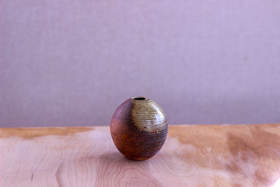 Egg-shaped vase