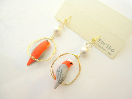 Pierced earrings and clip-on earrings with ring-riding Peach Parrot Pearls