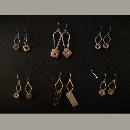 ARCHI ACCESSORY Nut and Hook Pierced earrings (Brass)