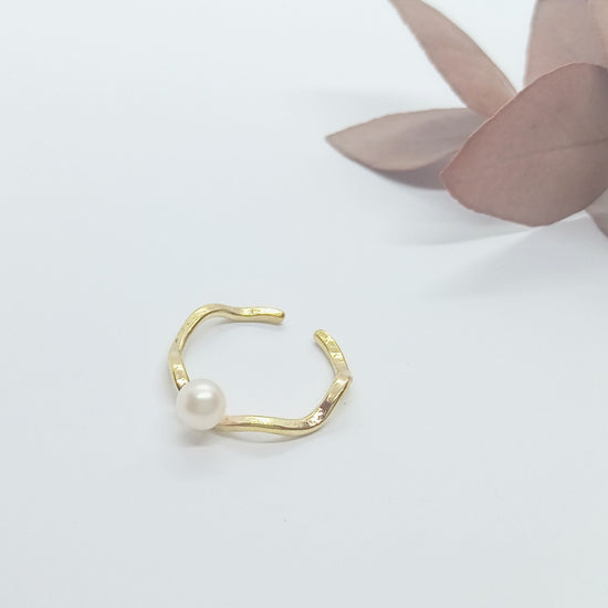*frill ear cuff* -brass+pearl- (2-way ear cuff and ring)