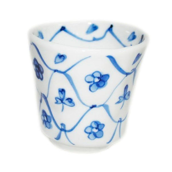 [Eisyou] Teacup with hand-decorated design of flowers