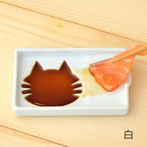 [Aritayaki porcelain cat-chan salt-reduction dish.]