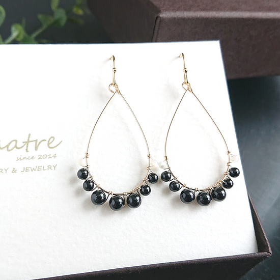 블랙 스피넬 피어싱 이어링 뮤즈