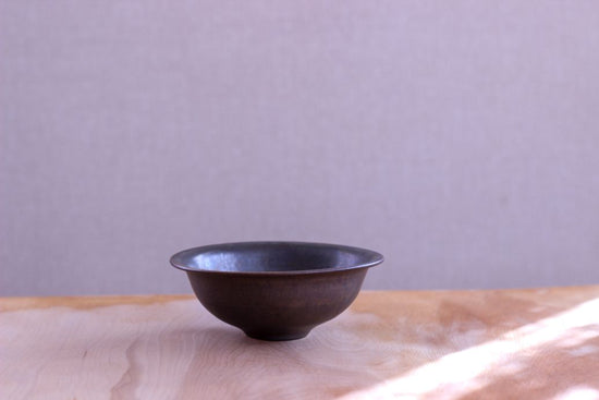 round earthenware pot (used as a decanter)