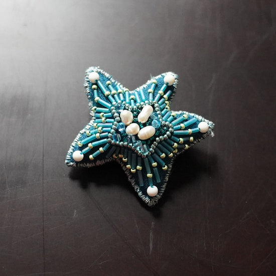 Very light star brooch, happy feeling 3