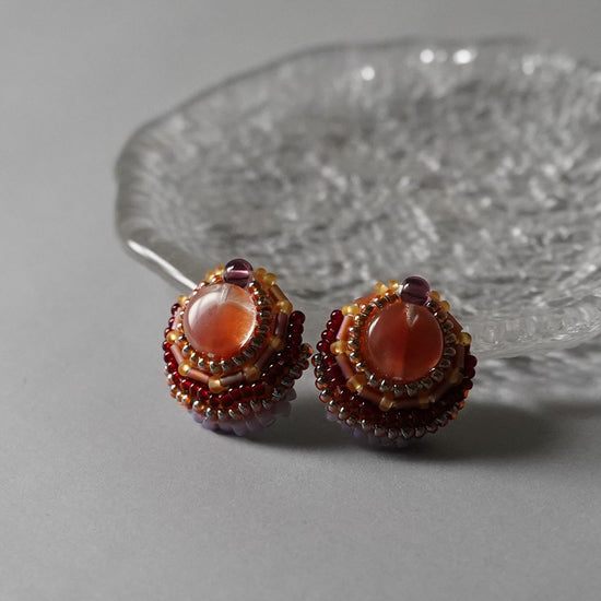 Clip-on earrings with bead embroidery Pierced earrings 1 brown red purple large one-of-a-kind