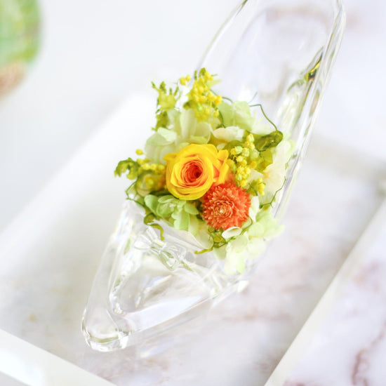 Flower arrangement - glass slipper <yellow