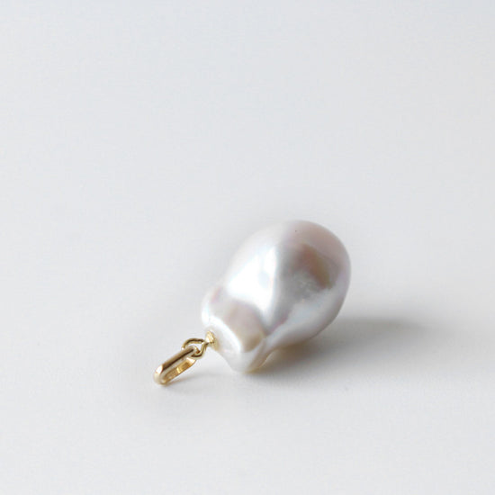 K18yg freshwater pearl oyster pearl pendant top