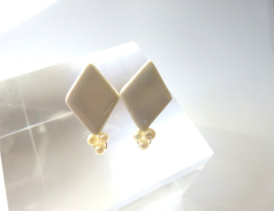 Hishigata Freshwater Pearl Pierced Earrings / Clip-on Earrings Ice Color