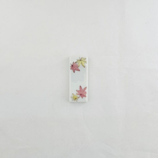 [Chopstick rest with maple leaves