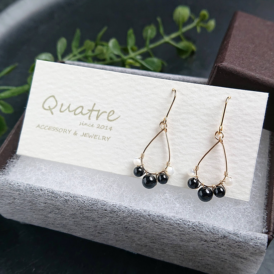 블랙 스피넬 피어싱 이어링 푸푸