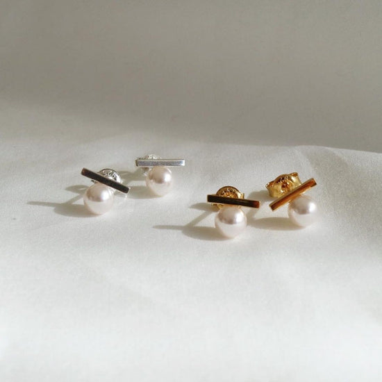 Silver925 Petite Pearl Bar Pierce / Earrings