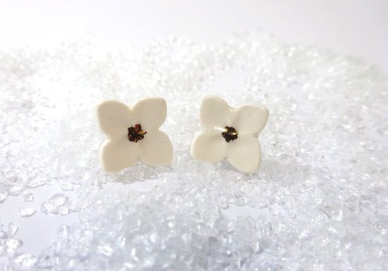 Small Flower Pierced / Earrings White