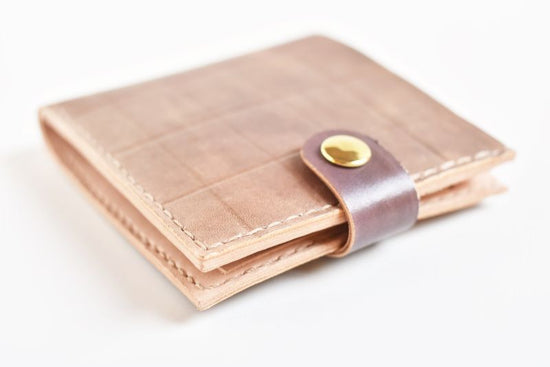 Chocolate No.37 (Bifold wallet with hook)