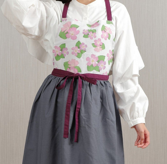 Long wide gathered apron with gold leaf pattern D-0005