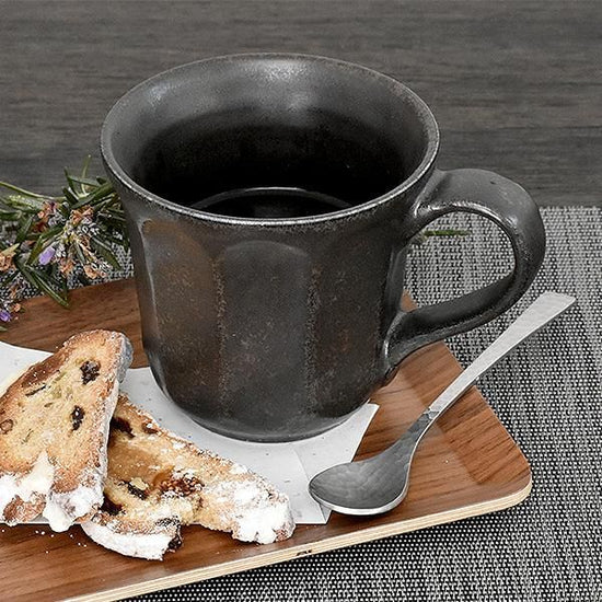 Linka Black Mug, black Japanese tableware, mug, made in Japan, Minoyaki, café style, stylish.